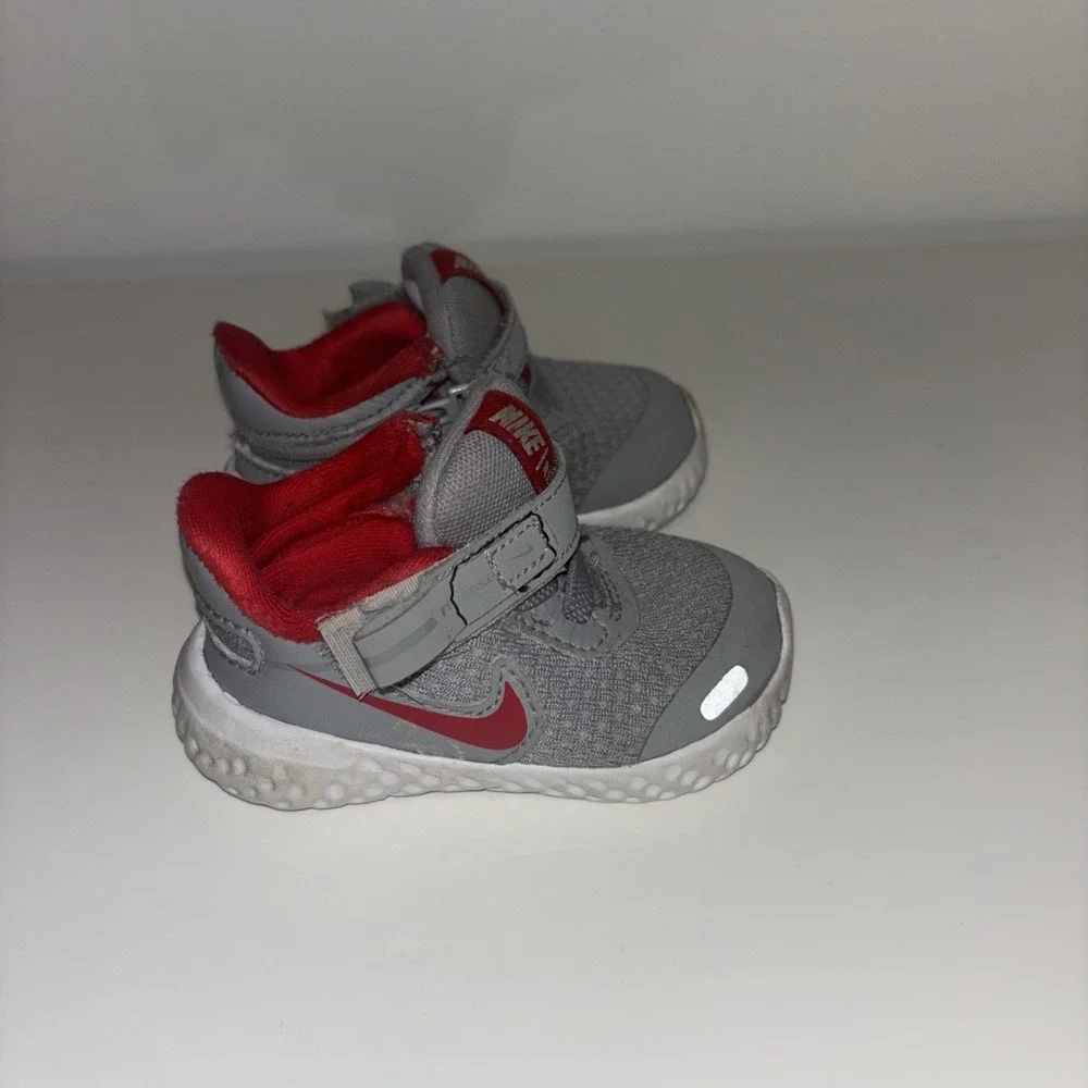 Nike revolution flyease